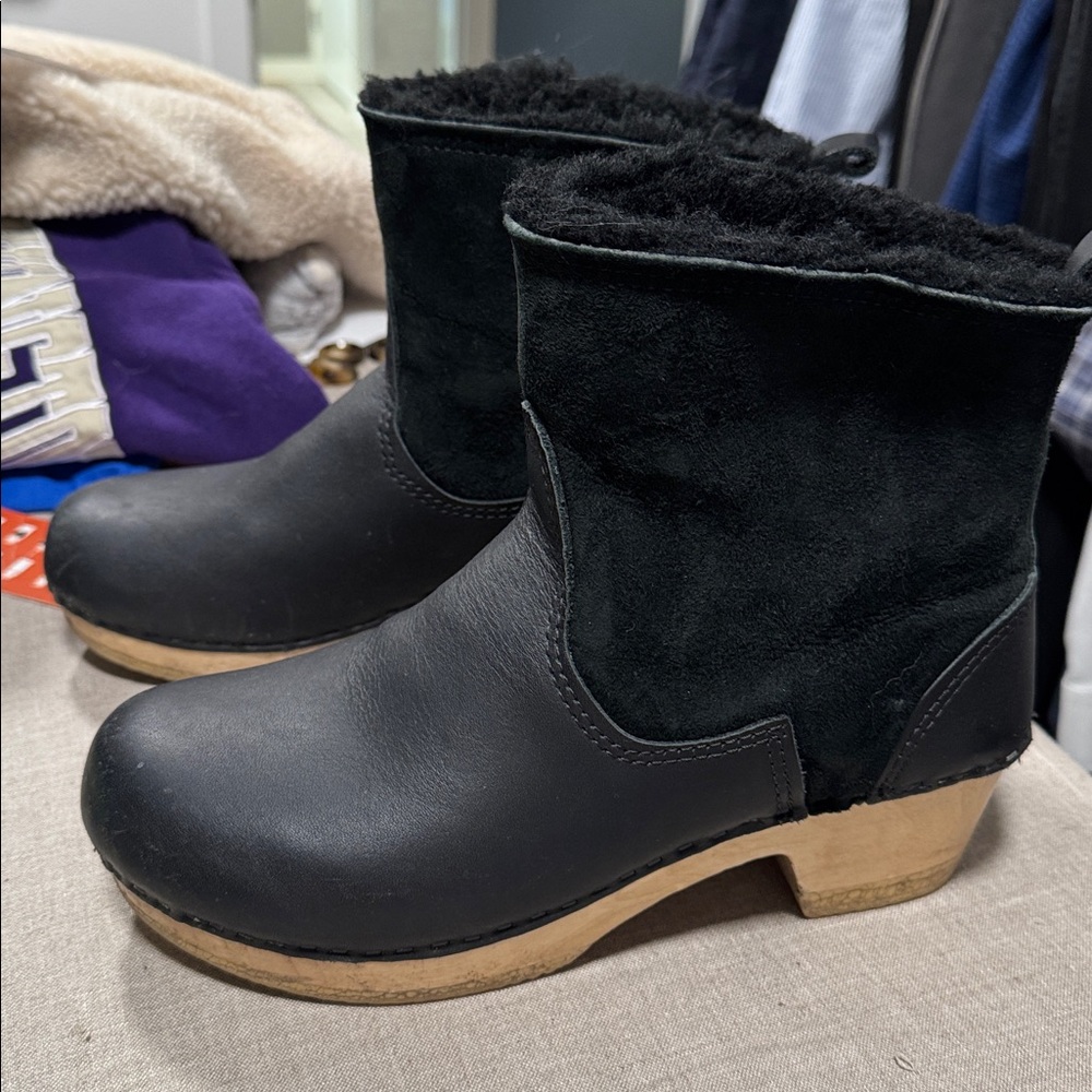 No 6 Shearling lined clog boot sz41